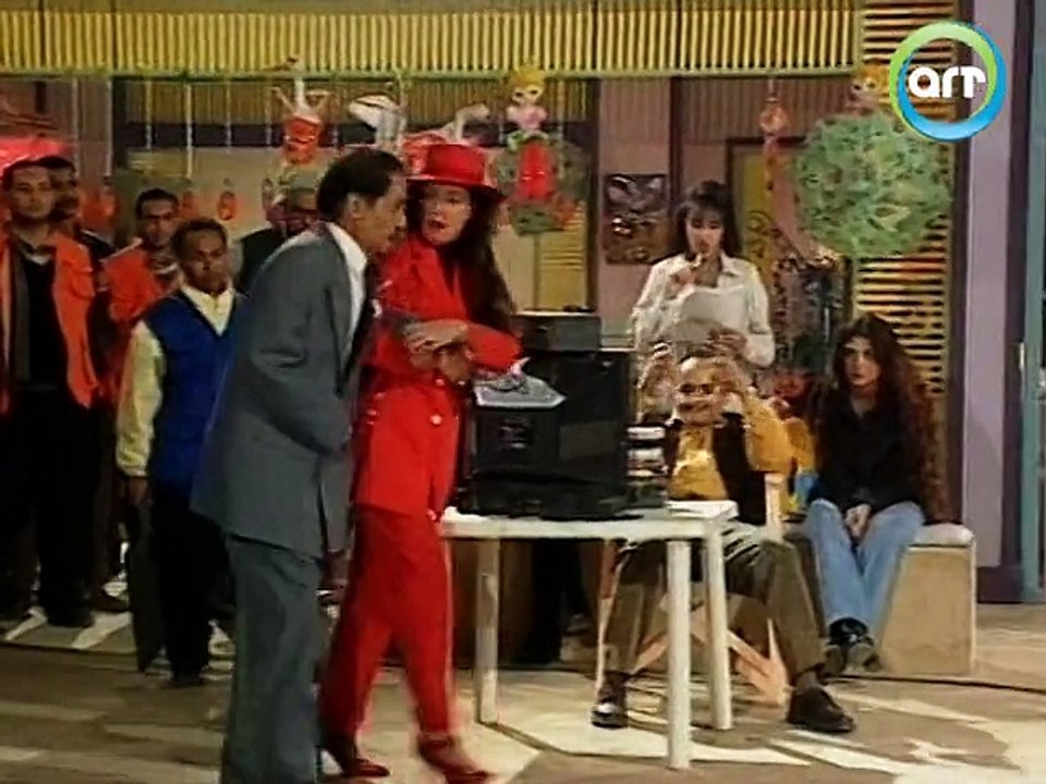 هنيدي بيقول لـلوسي انتِ زي الخاتم الصغير بأصباعه | فوازير أبيض وأسود