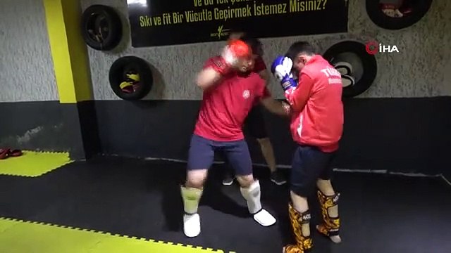 Zayıflamak için başladığı kick boksta dünya ikinci oldu