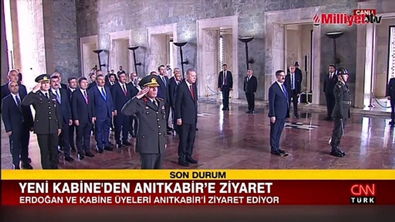Cumhurbaşkanı Erdoğan ve yeni kabine üyeleri Anıtkabir'de
