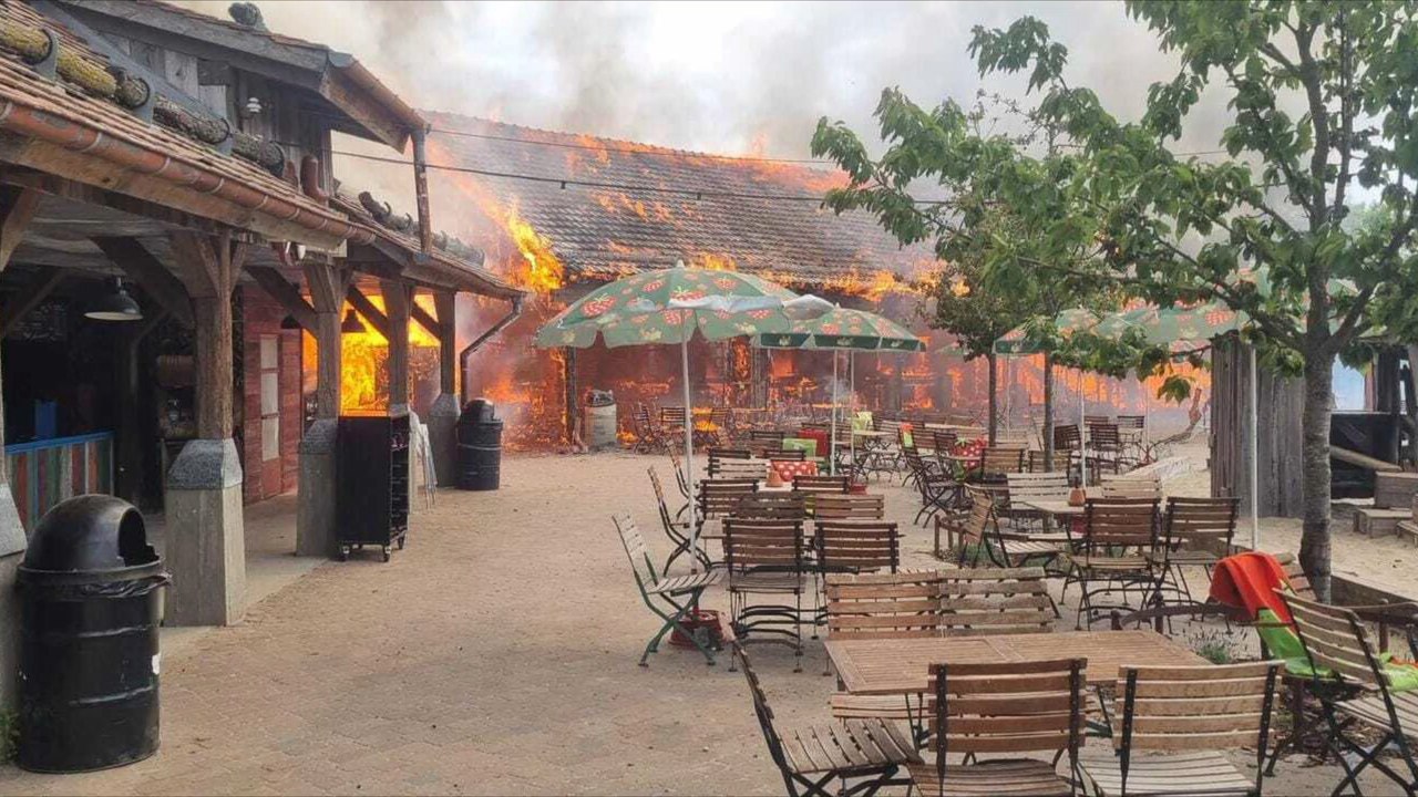 Großbrand in Karls Erlebnis-Dorf in Elstal