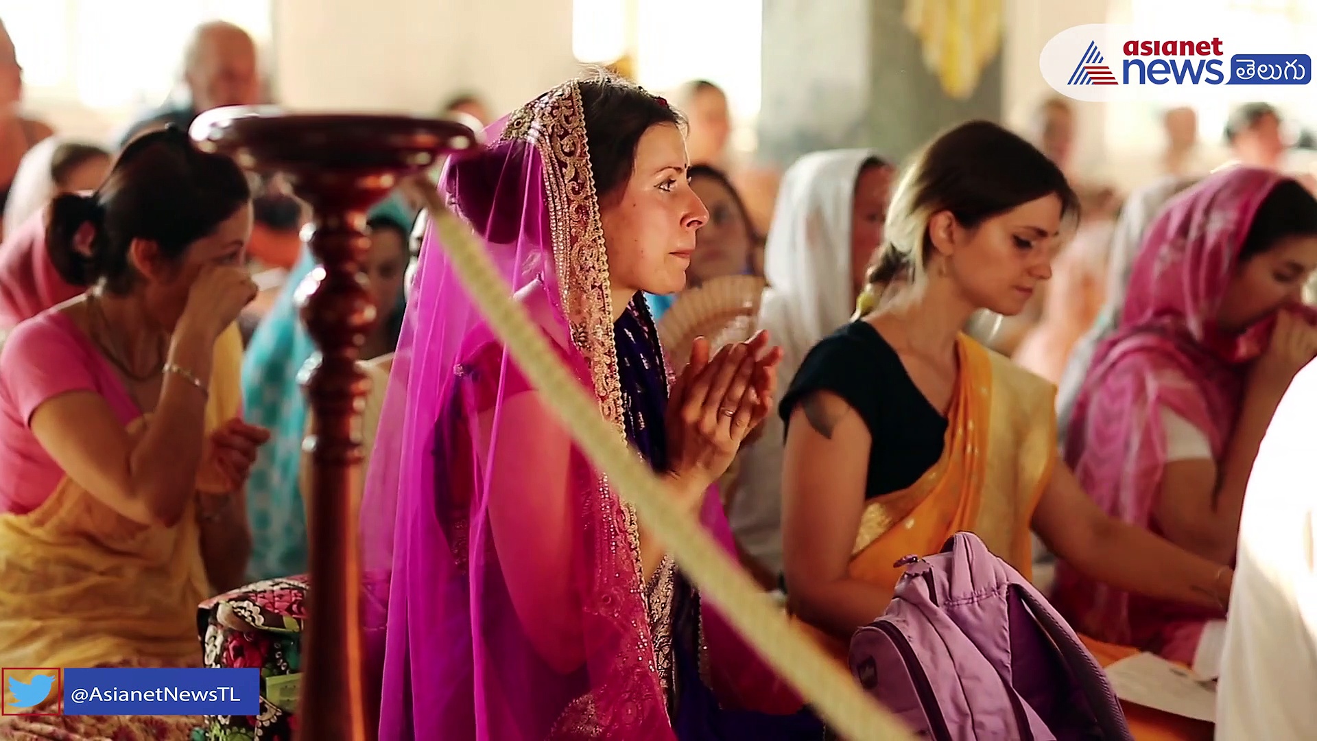 దేవుడికి హారతి ఇచ్చేటప్పుడు చప్పట్లు ఎందుకు కొడతారో తెలుసా..?