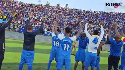 Umwe ku wundi! Reba ibyishimo by'abakinnyi ba Rayon Sports nyuma yo kwegukana Igikombe