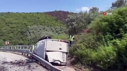 Kömür yüklü kamyonet virajı alamayarak yan yattı, sürücü yaralandı