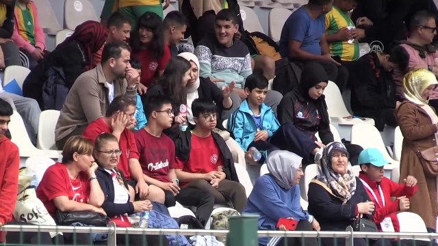 NEVŞEHİR - Özel sporcular atletizm, yüzme ve masa tenisi müsabakalarında ter döküyor