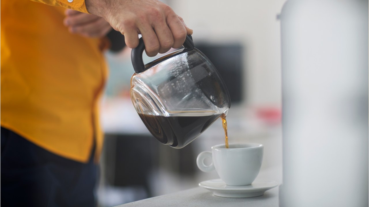 Wie viele tassen kaffee pro tag sind gesund?