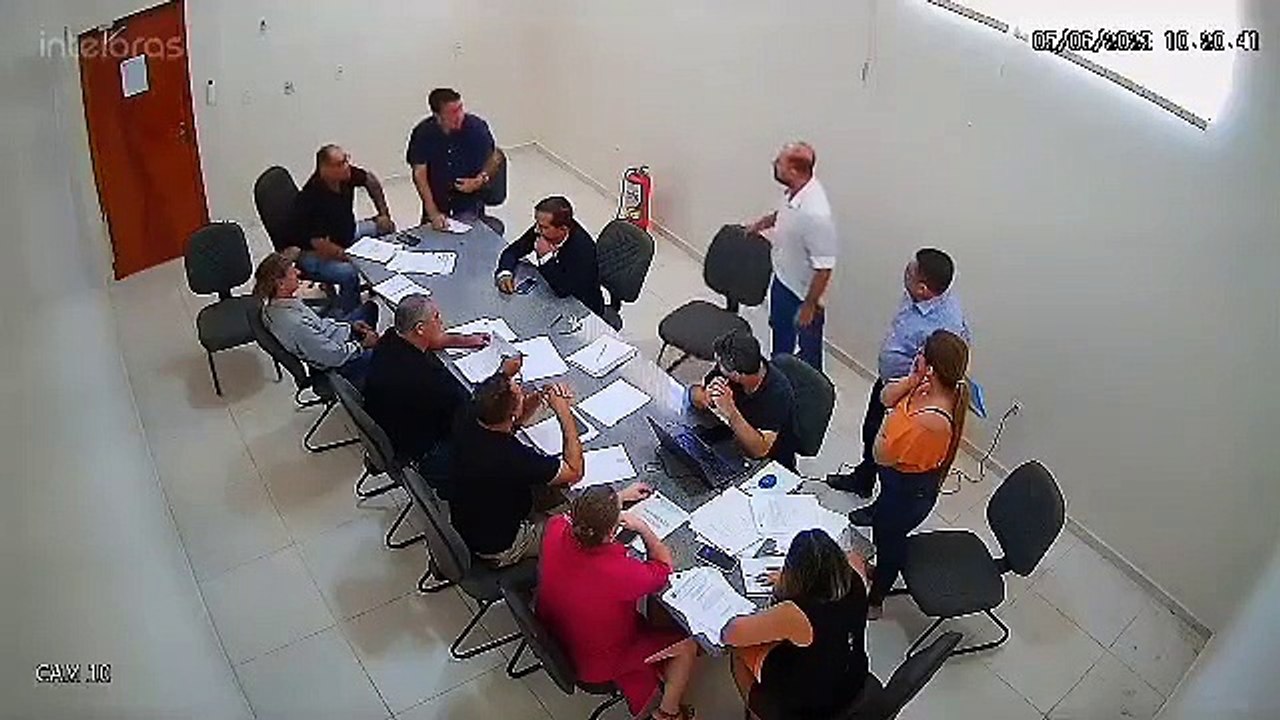 Briga entre vereadores interrompe sessão na Câmara de Aripuanã (MT)