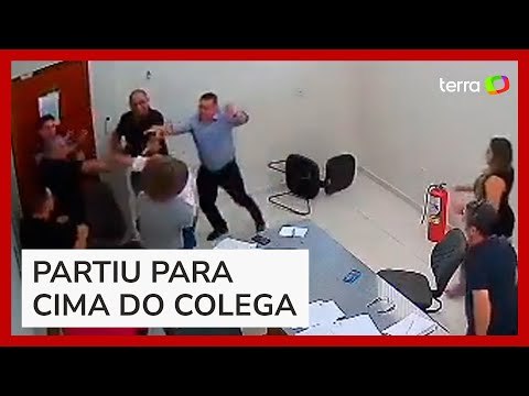 Vereadores brigam em reunião devido a erros de digitação em projeto