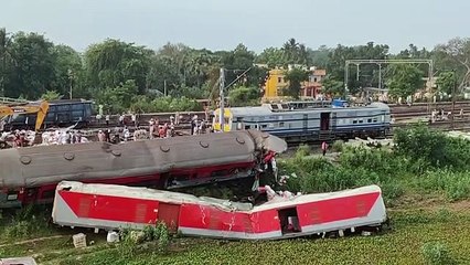 Hindistan'da Tren Kazası: 275 Kişi Hayatını Kaybetti