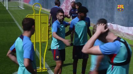 Jordi Alba acompaña al Barça B en una sesión de entrenamiento / FCB
