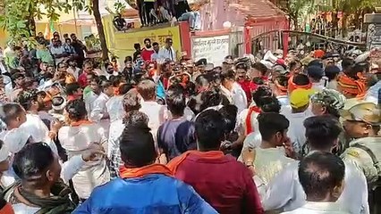 देखो.. भाजपा के मंच से नौटंकी वालों ने क्षेत्र के जनप्रतिनिधियों को बताया भ्रष्ट