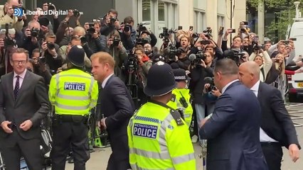 El Príncipe Harry llega a Londres para testificar en el caso de las escuchas