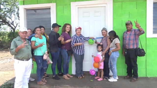 Más familias reciben las llaves de sus nuevas viviendas dignas en Chinandega