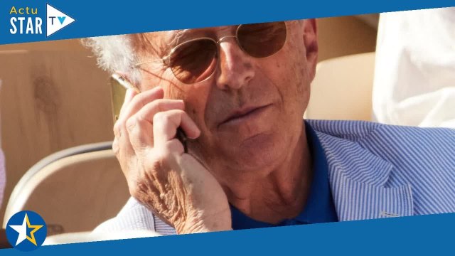 Nelson Monfort très à l'aise dans les tribunes de Roland-Garros, apparition remarquée avec sa femme