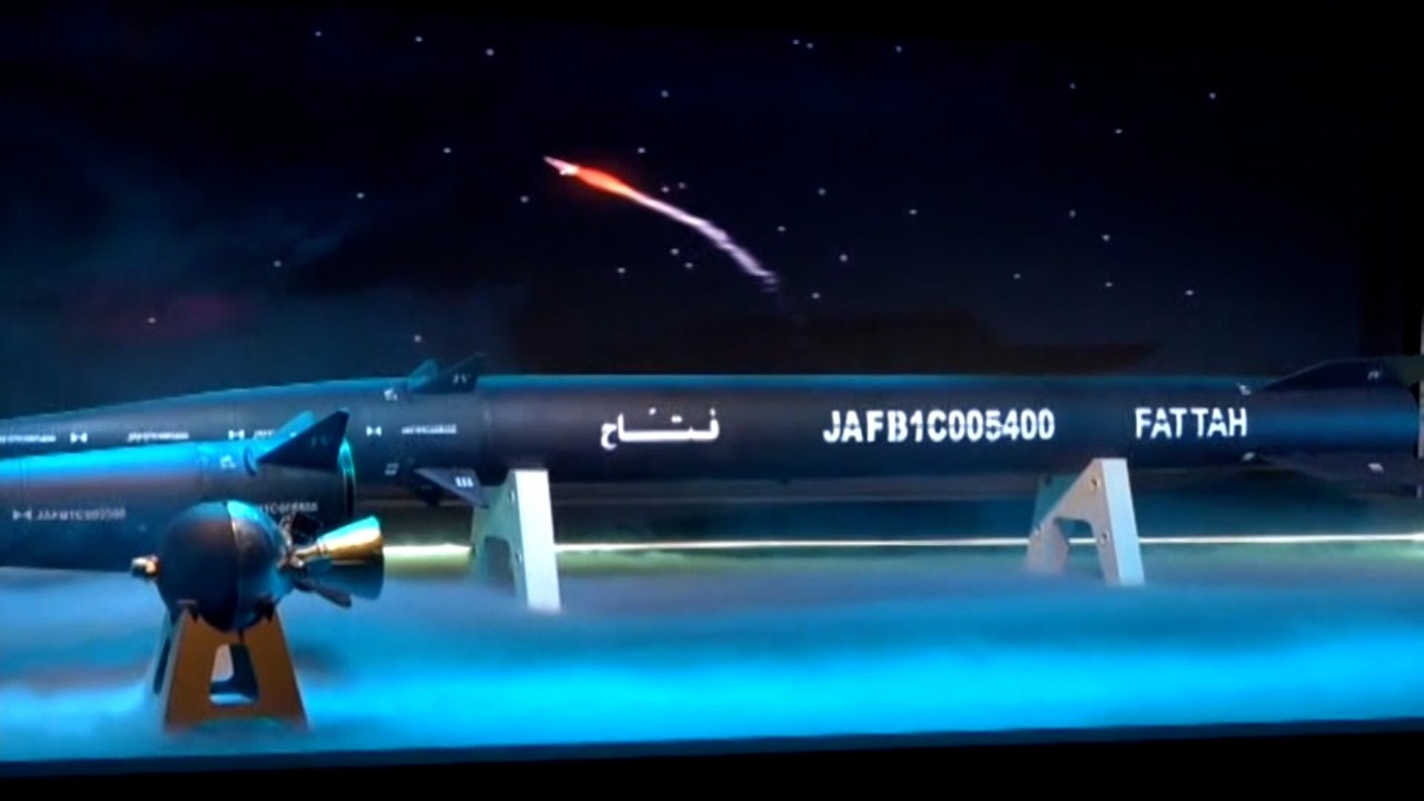"فتاح".. صاروخ باليستي جديد للحرس الثوري الإيراني