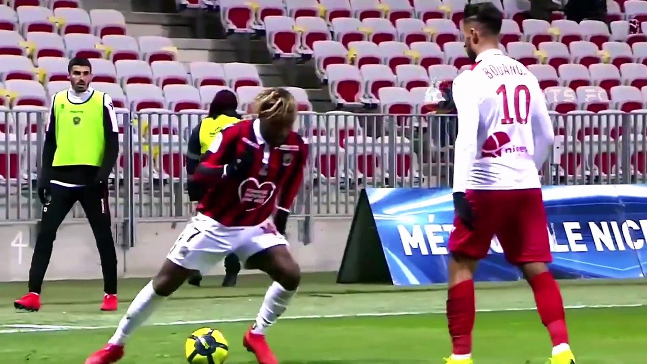 Amazing Funny Moments and Legendary Skills in Football