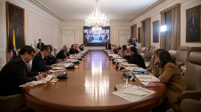 ¿Fue espontáneo? La verdad sobre el aplauso de ministros al presidente Petro en consejo