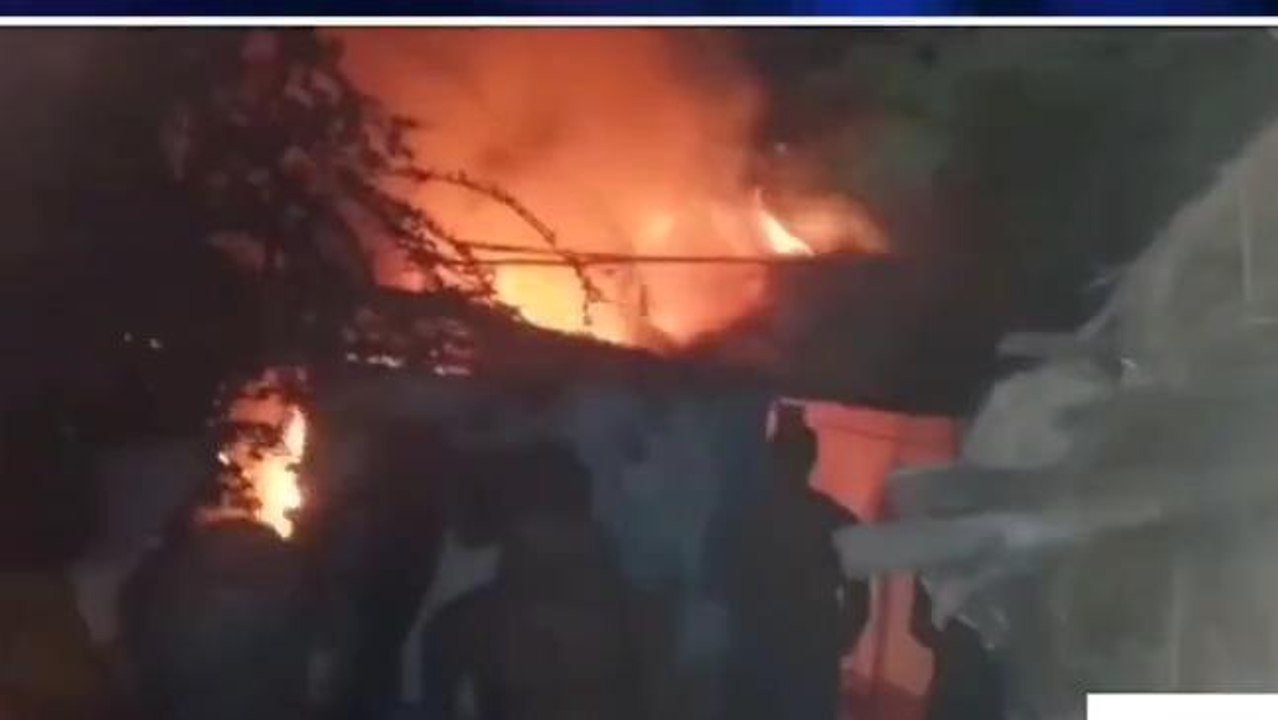 भागलपुर: भीषण अग्निकांड में 5 घर जले, लाखों की...