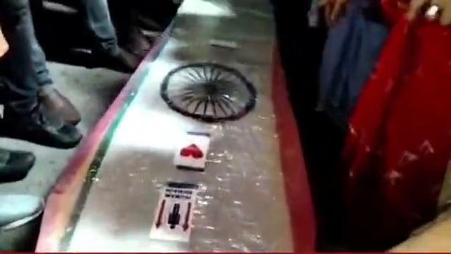 শহীদ সেনা জওয়ানের কফিনবন্দি দেহ এল বাড়িতে , শোকাহত পরিবারের পাশে সাংসদ