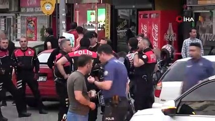 Kavgayı ayırmaya çalışan esnaf vuruldu