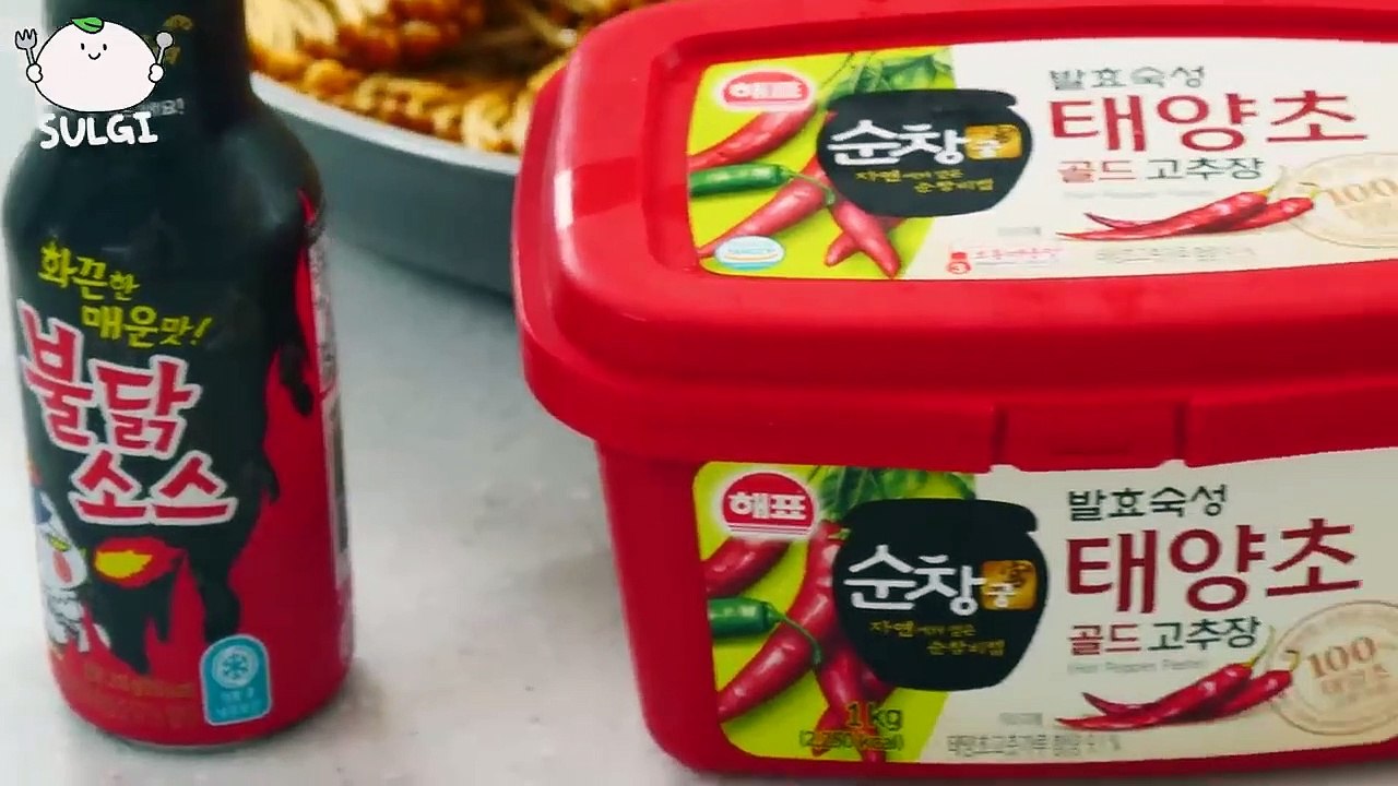 ASMR MUKBANG| Fire Spicy Black bean Special (Mushroom, Dumplings, Seasoned Chicken, Bar Rice cake).