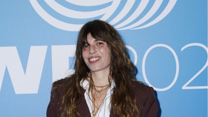 GALA VIDEO - “C’était assez dingue à l’époque” : Lou Doillon s’amuse de la vie sentimentale de sa mère Jane Birkin