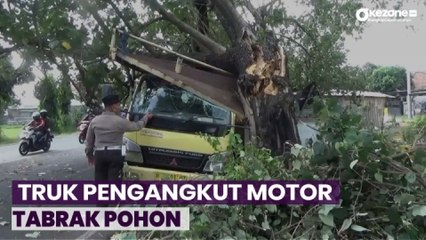 Truk Pengangkut Motor Tabrak Pohon Usai Terlibat Balapan di Jombang