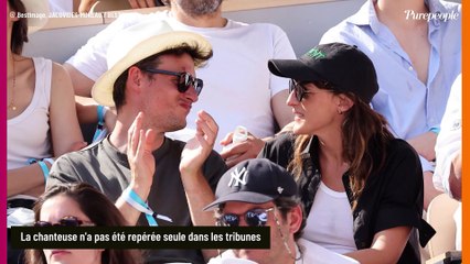 Скачать видео: Juliette Armanet en couple : la chanteuse répérée avec son amoureux très séduisant à Roland-Garros