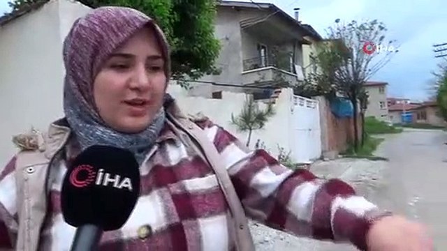 Dans le district d'Erenler d'Afyonkarahisar, les routes accidentées et les occupations de trottoirs nuisent aux citoyens