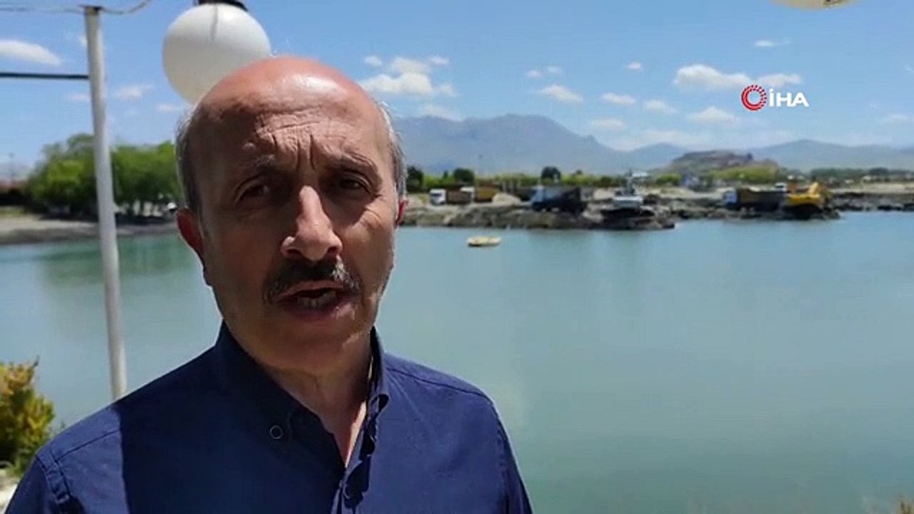 Van Gölü'nde balçık temizliği sonrası 100 yıllık iskele tamamen ortaya çıktı