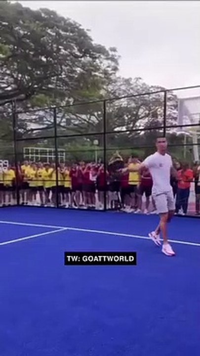 Ronaldo, dont la carrière touche à sa fin, s'est tourné vers un tout autre sport ! Les fans ont regardé la bouche ouverte