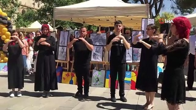 Alaşehir'de Halk Eğitim Merkezi'nin yıl sonu sergisi büyük ilgi gördü