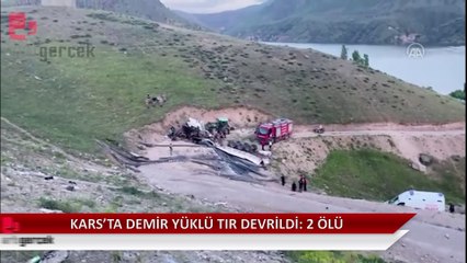 Kars'ta demir yüklü tır devrildi: İki Ölü
