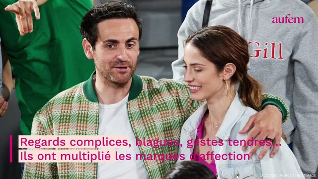 Regards complices et gestes tendres : Camille Combal et sa femme Marie fous amoureux à Roland Garros