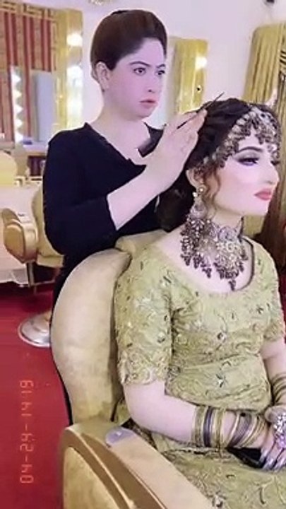 bridal makeup final touch