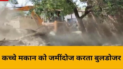 भदोही: भूमाफियाओं ने तलाब के जमीन पर किया था अवैध कब्जा, प्रशासन ने चलाया बुलडोजर