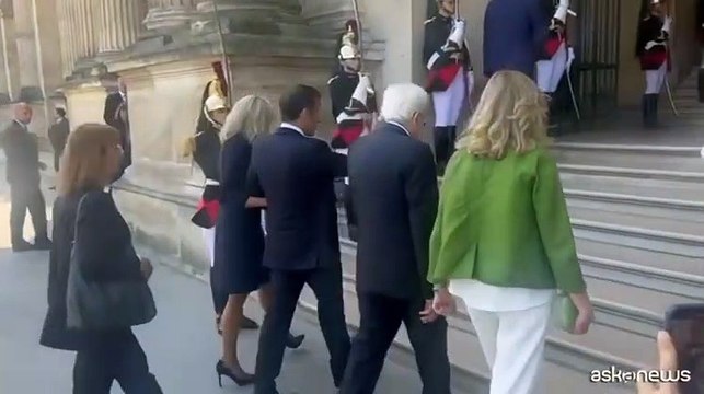 Mattarella al Louvre inaugura con Macron la mostra Napoli a Parigi