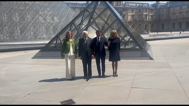 Mattarella al Louvre inaugura con Macron la mostra Napoli a Parigi