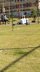 सुबह की ठंडी बयान में कर रहे योग