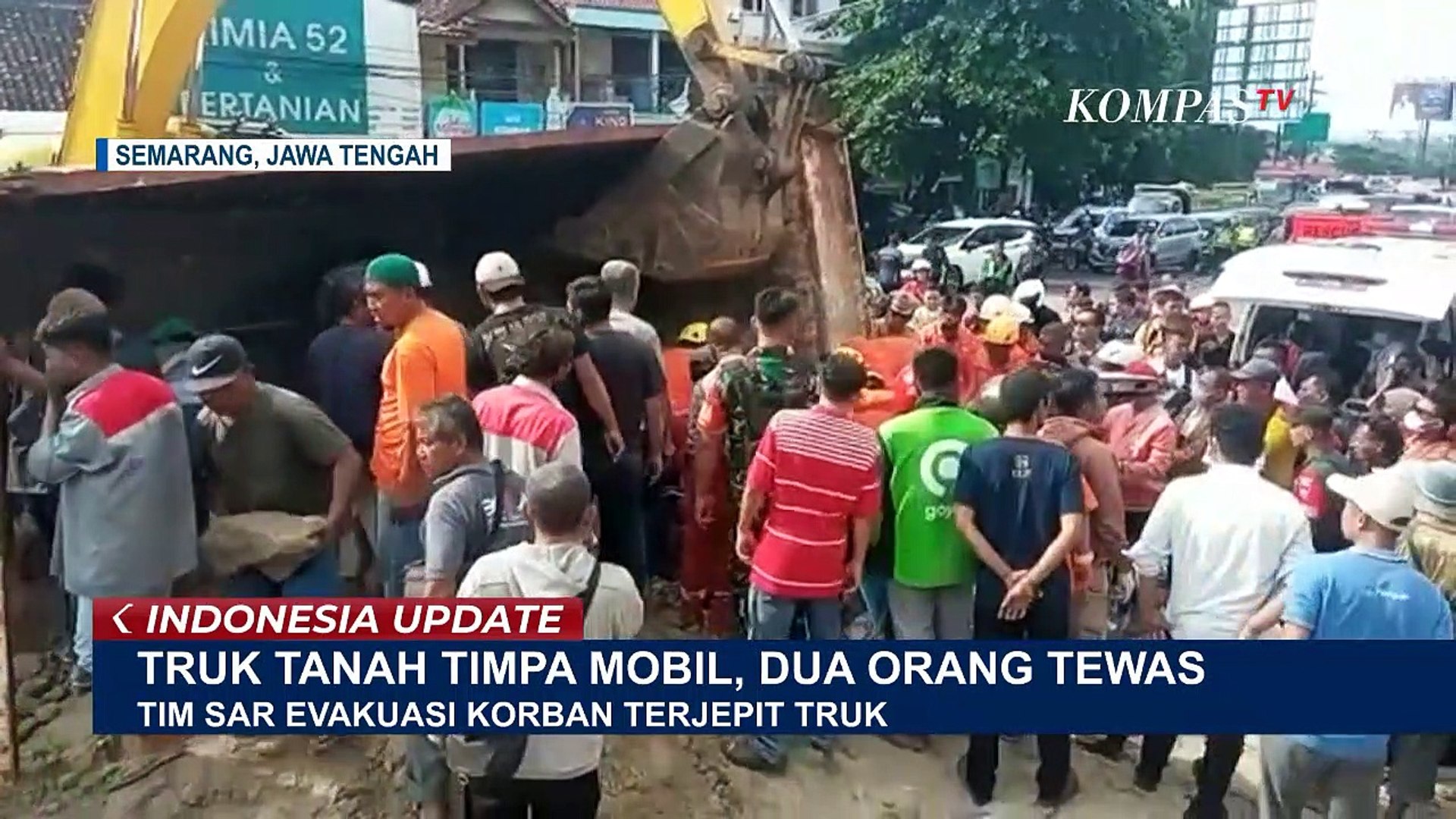 ⁣Truk Timpa Mobil di Ngaliyan Sebabkan 2 Orang Tewas, Tim SAR Masih Berusaha Evakuasi Korban Terjepit