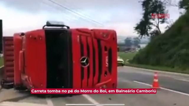 Carreta tomba próximo ao Morro do Boi, em Balneário Camboriú
