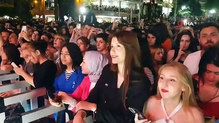 Ünlü şarkıcı Ceylan Ertem Safranbolu'da sahne aldı