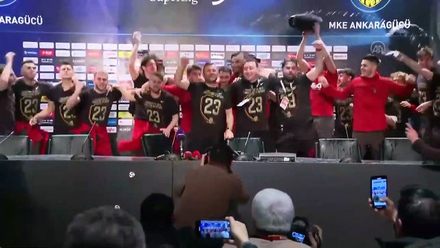 Son Dakika: Galatasaray, Okan Buruk'un sözleşmesini 1 yıl uzattı