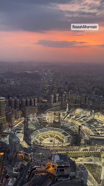 آج تک آپ نے حرم شریف کا ایسا نظارہ نہیں دیکھا ہو گا  اللہ مالک الملک آپ کو اپنے گھر اور روضہ رسول ﷺ کی زیارت نصیب کرے ۔  اللہ پاک تمام مسلمانوں کی مشکلیں آسان فرمائے ۔ آمین ثم آمین یارب العلمین             