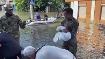 Miles de civiles evacuados de zonas inundadas tras destrucción de represa en Ucrania