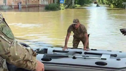 Ucrânia continua com resgates em áreas alagadas