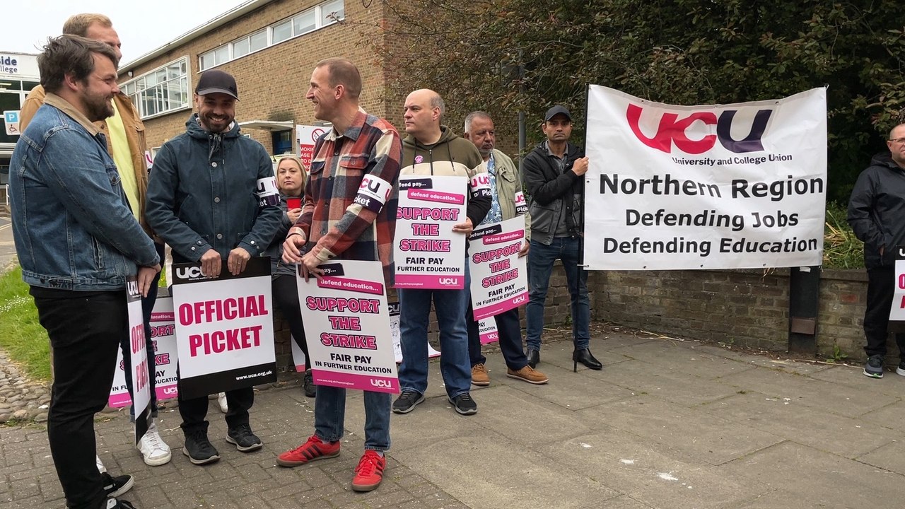 UCU members from Tyne Met and Tyne Coast Colleges strike over pay