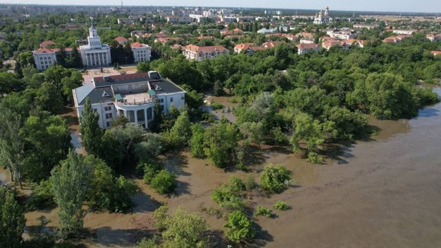 Más de 2.700 personas fueron evacuadas en zonas inundadas tras la destrucción de represa ucraniana
