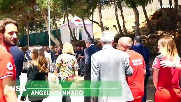 Migranti, Croce rossa: cosi' li aiutiamo anche nel recuperare i contatti