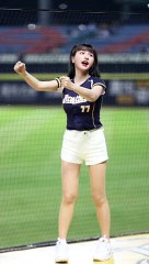 峮峮 Passion Sisters 中信兄弟啦啦隊 臺中洲際棒球場 20230414 岳東華