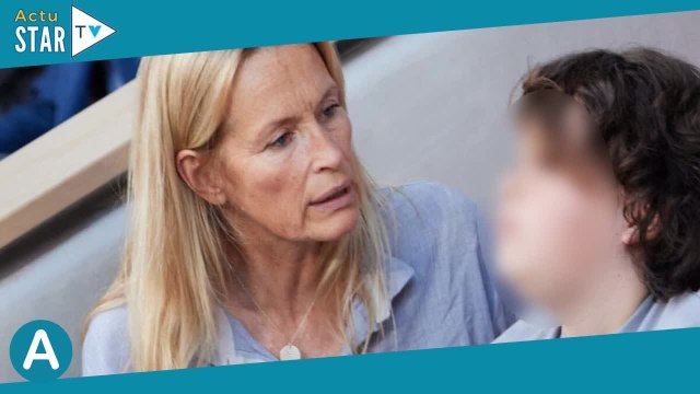 PHOTOS Estelle Lefébure, moment tendresse avec son fils Giuliano... elle le couvre de bisous et de c